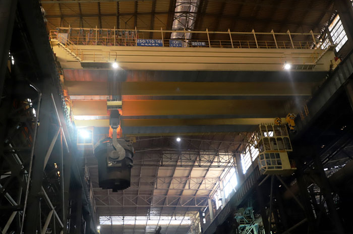 overhead-crane-used-in-iron-and-steel-smelting.jpg